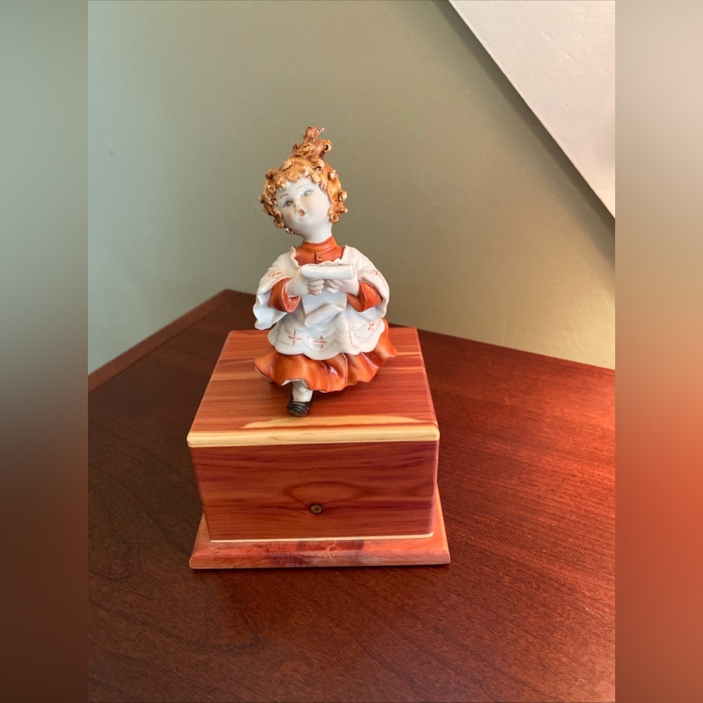 VINTAGE CAPODIMONTE BY RORI CHRISTMAS CAROL GIRL ITALIAN PORCELAIN FIGURINE